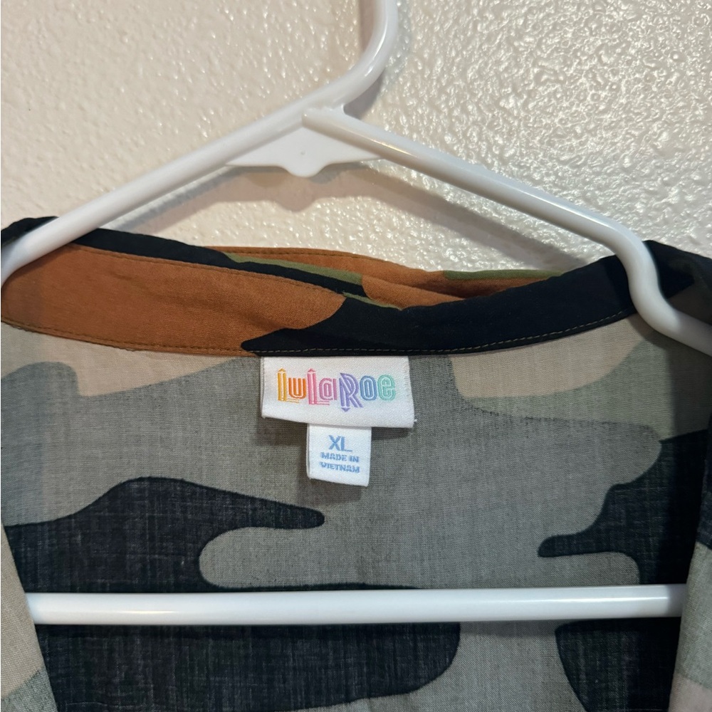 OVERSIZED CAMO CROP TOP